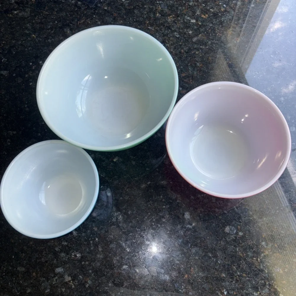 Vintage 1940's Pyrex - Set of 3 Primary Colors Mixing Bowls  401, 402, 403